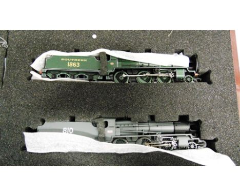 [OO GAUGE]. A BACHMANN NO.32150, N CLASS SET  comprising a S.R. Class N 2-6-0 tender locomotive, 1863, lined olive green live
