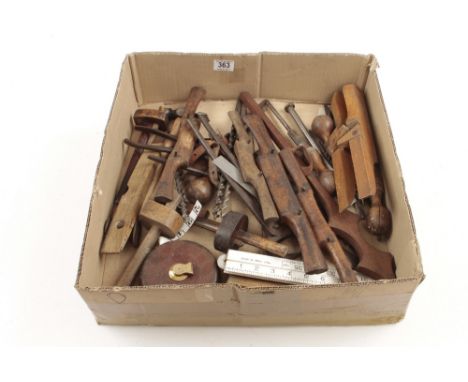 A box of tools G-