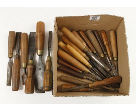 24 chisels, gouges and carving tools G+