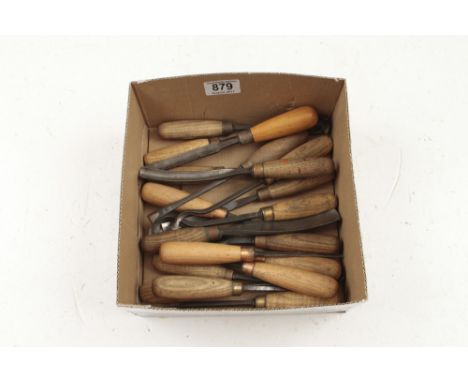 19 carving tools by various makers with similar handles G+