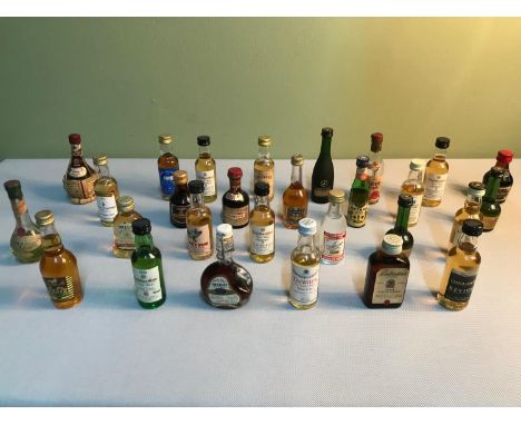 A Lot of vintage Whisky miniatures which includes Dewars white label, Tullibardine Dunfermline whisky &amp; Glenglassaugh rev