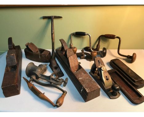 A selection of various vintage tools to include, Rapier 400 plane, sharpening block, small Stanley plane  &amp; tack hammer 