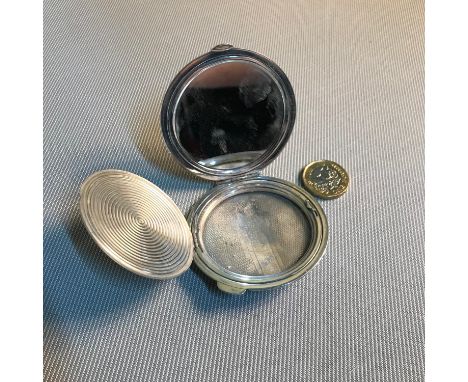 A Birmingham silver Art Deco style ladies compact, Makers W I Broadway &amp; Co. 