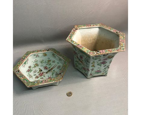 An Early 20th century Chinese Famille Rose planter and drip tray. *PLEASE NOTE DUE TO TIME WASTER THIS LOT HAS BEEN RELISTED,