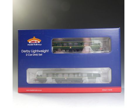 Bachmann: Branch-line “00” Gauge 32-516 Derby Lightweight 2-Car DMU BR green with Speed Whiskers, boxed, apparently complete 