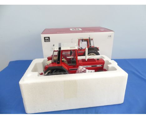 A Universal Hobbies 1:16 Scale model Tractor, Case international 1455XL - Limited Edition of 2000 Pieces in original box. 