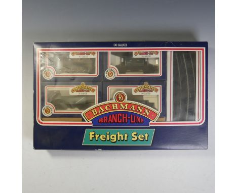 Bachmann: Branch-line No. 30-201 Freight Set, Class 57XX Locomotive London Transport L99 and three Wagons, track, etc., boxed