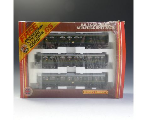 Hornby Railways: R.369 “00” gauge B.R. 3-Car Diesel Multiple Unit Pack, comprising R.689 Motor Brake Composite (powered), R.6