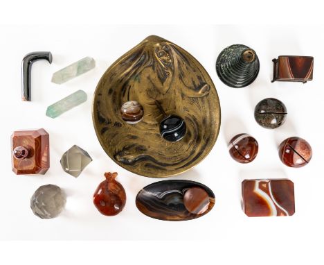 A COLLECTION OF HARDSTONE SPECIMEN EGGS, BALLS AND DECORATIVE ITEMS (18)20th Century
The collection to include a banded agate