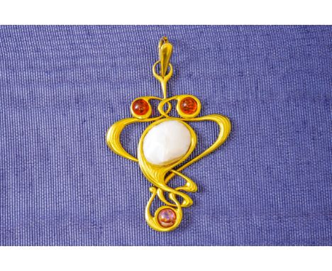 AN EARLY 20TH CENTURY PEARL AND OPAL PENDANTSet with a central blister pearl in an unmarked openwork surround, with two round