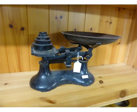 SET OF VINTAGE KITCHEN SCALES with five graduated imperial weights