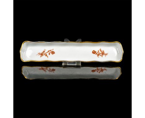 Nice vintage piece decorated with red flowers with gilded accents. Marked Rochard Limoges France on the bottom. Dimensions: 9
