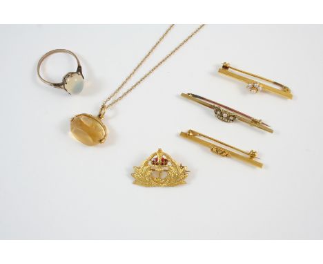 A QUANTITY OF JEWELLERY including a gold and pearl set naval crown brooch, a gold and enamel naval sweetheart brooch, a 9ct. 