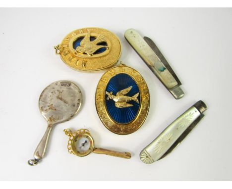 A Victorian silver and mother of pearl folding fruit knife, Edwardian folding knife with shield reserve, silver backed purse 
