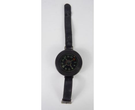 A WWII Luftwaffe arm band compass, by Kadlec Baumuster A439, Werk nr 13535, Anfardery F123235.