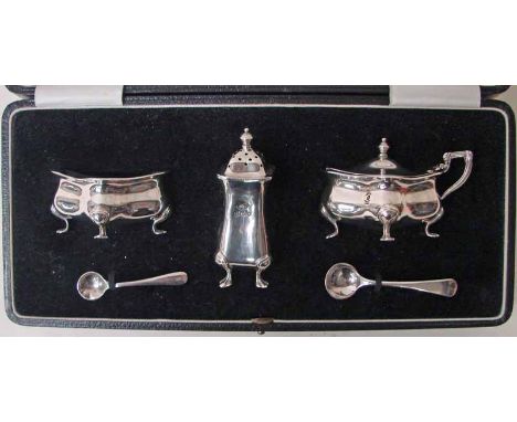 An early 20th century cased silver three piece Cruet Set of typical shaped form, consisting of pepperette, salt cellar and mu