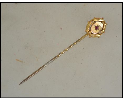 A 9ct gold vintage stick / hat pin having inset ruby to star settling to the top ( see pictures ) 1.5g / length 5cms