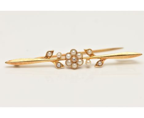 AN EARLY 20TH CENTURY BAR BROOCH, a yellow metal bar brooch with a centrally positioned floral cluster of six seed pearls and