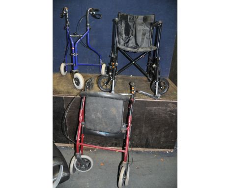 A LIGHTWEIGHT FOLDING WHEELCHAIR with two footrests and two travelators(3)