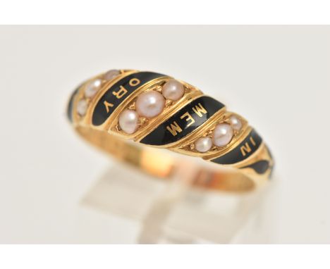 A MID VICTORIAN 'IN MEMORY OF' ENAMEL AND SPLIT PEARL 18CT GOLD RING, graduating dome of black enamel detail inscribed 'In Me
