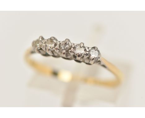 A YELLOW METAL DIAMOND FIVE STONE RING, set with a row of five round brilliant cut diamonds, estimated total diamond weight 0