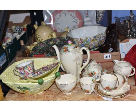 ONE BOX AND LOOSE CERAMICS to include an art deco Royal Grafton coffee set comprising a coffee pot, five coffee cups, six sau