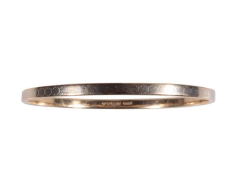 A 9CT YELLOW GOLD CUFF BANGLE with engine turned decoration, approx 33.5grams