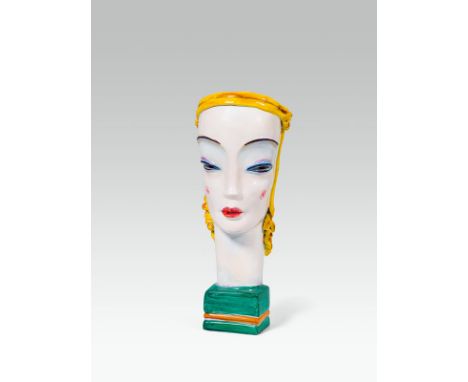  Kurt Goebel Stehmaske, Ausführung: J. Schuster, Wien, n. 1942 Keramik, heller Scherben, polychrom staffiert und glasiert; au