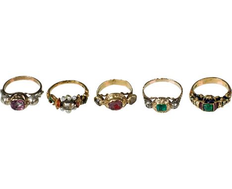  5 Goldringe, 18./19. Jh. Gold, Silber, z. T. emailliert, u. a. Rubin, Smaragd, Halbperlen; z. T. durchbrochen gearbeitete Ri