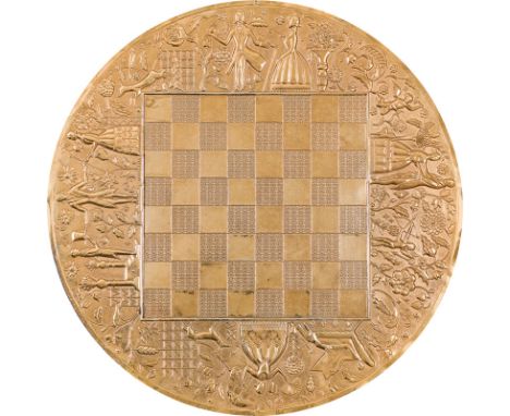  Carl Hagenauer Schachbrett für einen Spieltisch, Entwurf: um 1920 Messing, getrieben, Dm. 59,5 cm     Carl Hagenauer Chess b