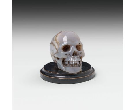 Memento-Mori Totenkopf, 19. Jh. Achat, H. 4,8 cm     Memento mori skull, 19th century agate, h. 4.8 cm   