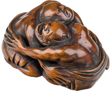  Netsuke, Anfang 19. Jh. Buchsbaumholz; 2 Sumoringer; auf der Unterseite signiert und Kakihan, L. 4,2 cm     Netsuke, early 1
