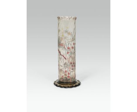  Emile Gallé Stangenvase mit Gräsern, Nancy, um 1886 bräunliches Klarglas, Email- und Goldmalerei, umlaufender Blumendekor; m