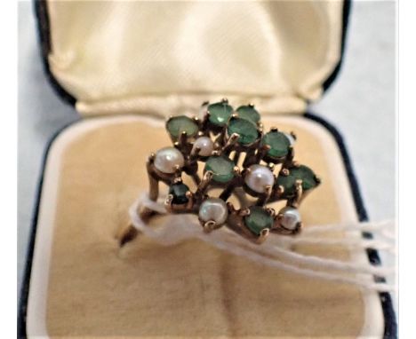 A 9CT GOLD EMERALD AND PEARL CLUSTER RING 