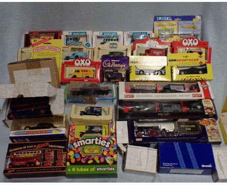 A COLLECTION OF TOY CARS including matchbox cars, a Dinky car, Lledo cars and other similar 