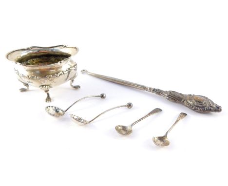 A George V silver fluted salt, raised on four paw feet, Sheffield 1913, pair of Victorian salt spoons, Birmingham 1894, furth