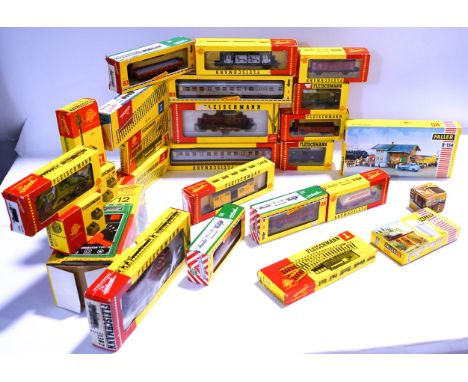 A quantity of German Fleischmann train models, accessories and buildings, 27 boxes