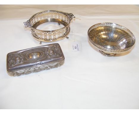 A silver tazza, butter dish (lacking glass) together with a trinket box