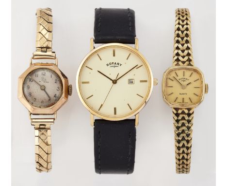 THREE ASSORTED WATCHES,&nbsp;to include: A GENTS GOLD PLATED ROTARY QUARTZ STRAP WATCH,&nbsp;circular ivory dial with gilt ba