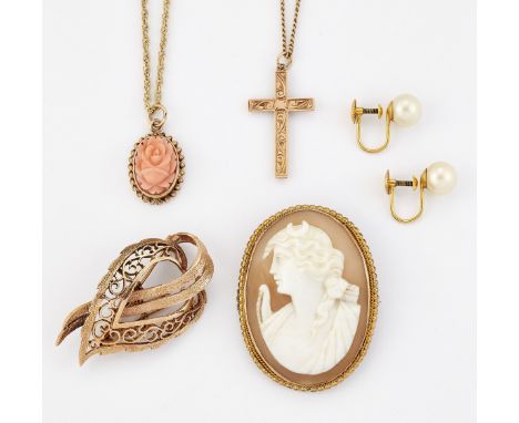A GROUP OF JEWELLERY, comprising; A 9CT ROSE GOLD LEAF PENDANT, hallmarked London 1989, measures 4cm long, 6.9 grams; A CROSS