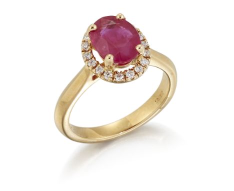 AN 18CT GOLD RUBY AND DIAMOND CLUSTER RING, an oval-cut ruby within a border of round brilliant-cut diamonds, to tapering sho