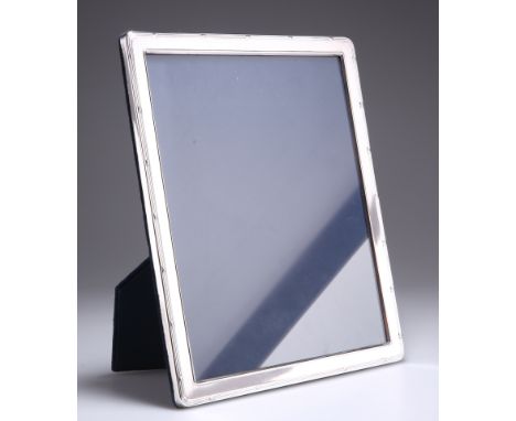 AN ELIZABETH II SILVER PHOTOGRAPH FRAME,&nbsp;by Carr's of Sheffield Ltd, Sheffield 1992, large rectangular with rounded corn