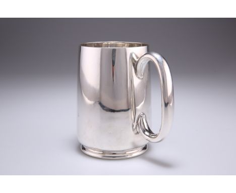 A GEORGE VI SILVER PINT MUG,&nbsp;by L &amp; W, Sheffield 1945, of plain circular-section with simple loop handle, engraved w