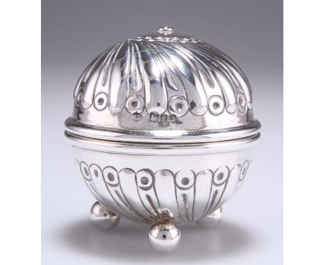 AN EDWARDIAN SILVER THREAD HOLDER,&nbsp;by William Comyns &amp; Sons, London 1901, globular form, each half gadrooned in repo