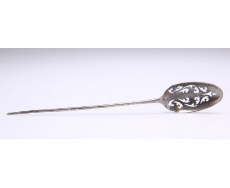 AN 18TH CENTURY SILVER MOTE SPOON, of typical form with scroll-pierced bowl. 14.5cmCONDITION REPORTMarks to back of handle il
