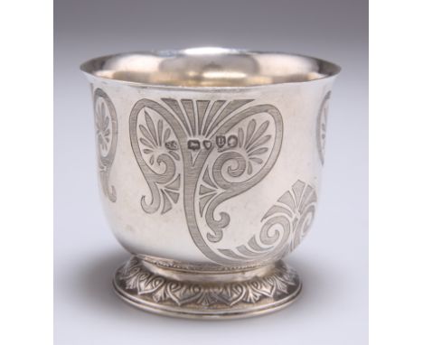 A VICTORIAN SILVER BEAKER CUP,&nbsp;by&nbsp;Stephen Smith, London 1877, engraved with Classical decoration, the domed circula