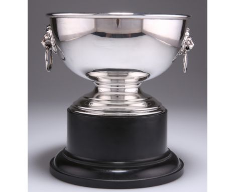 AN ELIZABETH II SILVER TWO-HANDLED TROPHY CUP, by Robert James Turner,&nbsp;Birmingham 1969, circular, with twin ring and lio