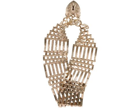 9CT GOLD GATE- LINK BRACELET, with padlock clasp and safety chain, approx 23.2grams 