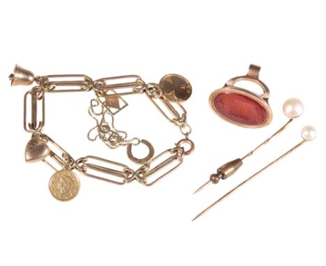 A COLLECTION OF YELLOW METAL JEWELLERY, including a charm bracelet and a mother of pearl stick pin (a collection)