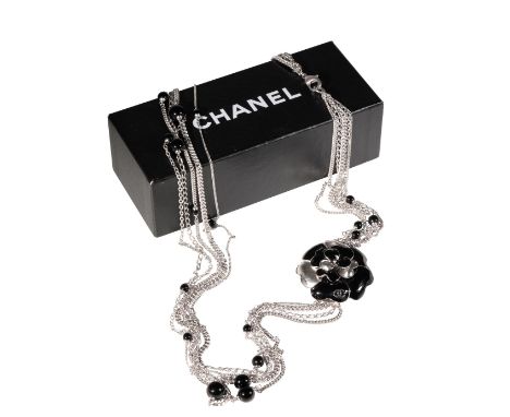 CHANEL SILVERTONE AND BLACK ENAMEL FLOWER AND CHAINLINK NECKLACE, introduced in 2007 for the Spring Collection, dimentions 44